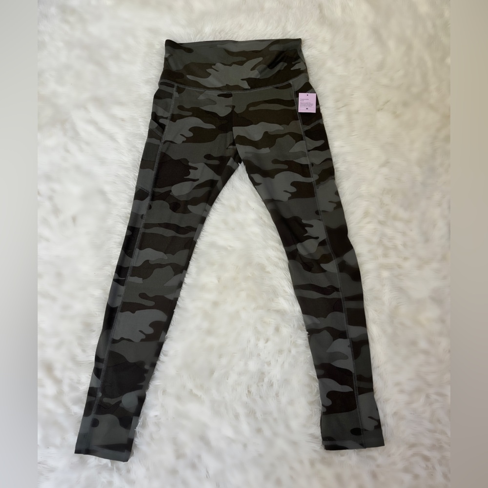 Wild Fable High Rise Camo Print Leggings NWT